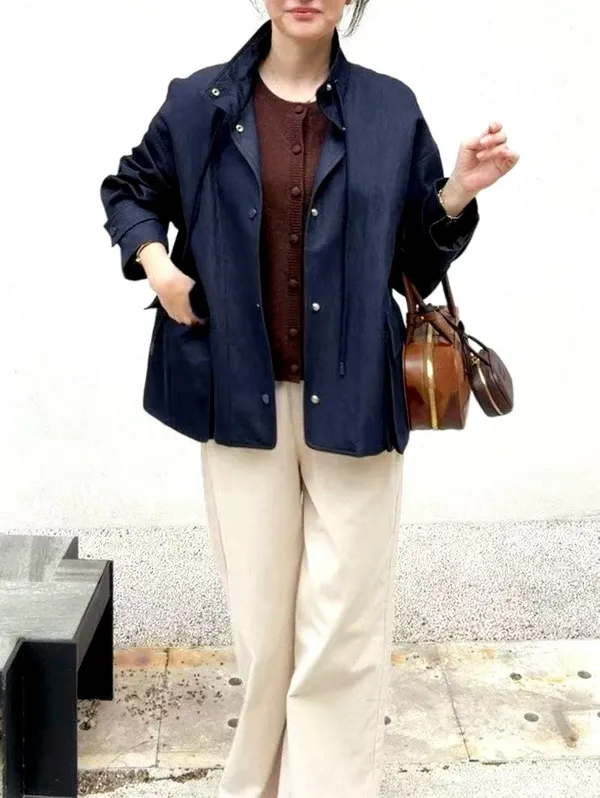 Stylish Minimalist Women's Jacket - Elegant and Versatile