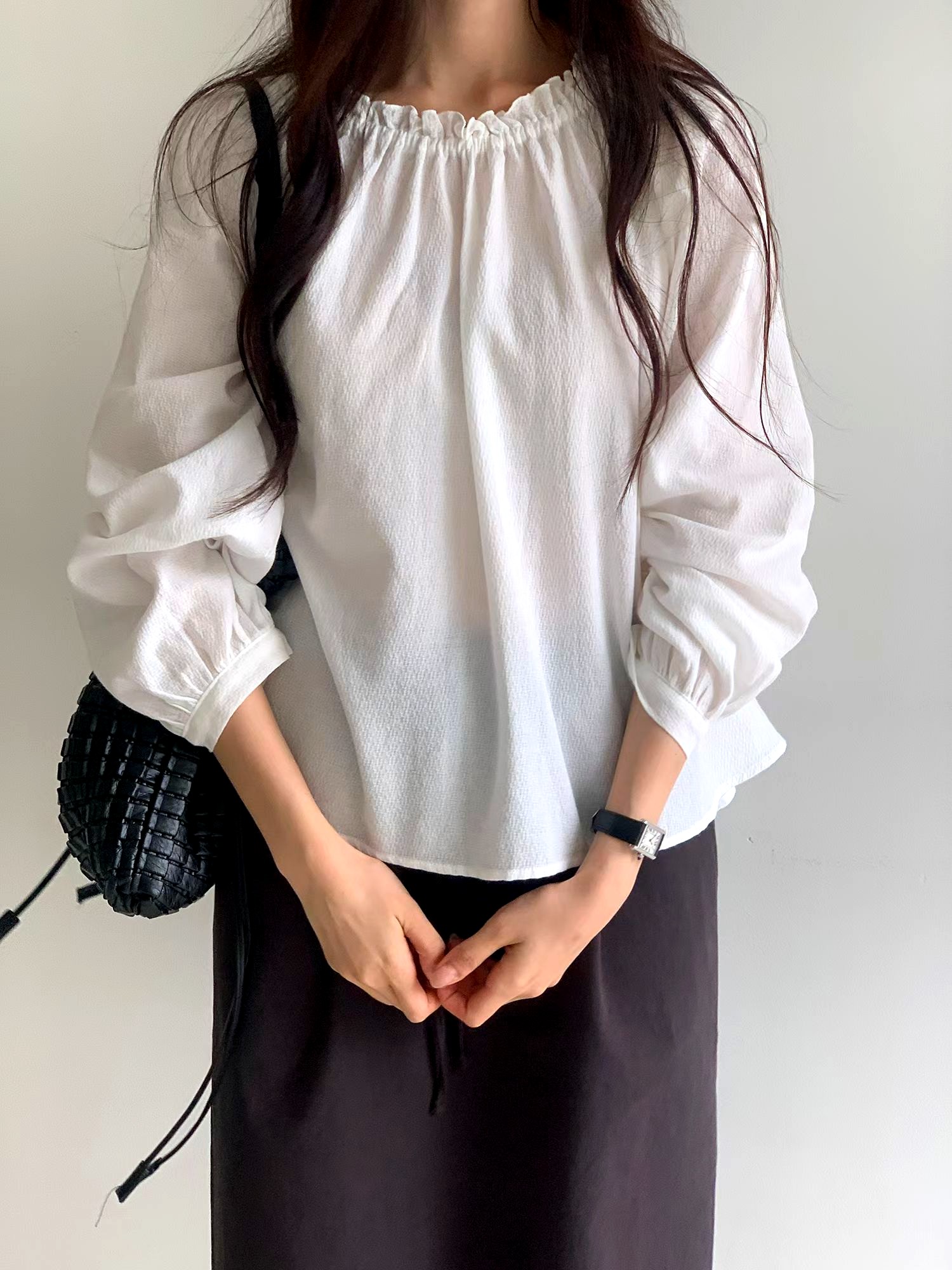 우아한 루즈핏 화이트 탑, 가볍고 통기성이 뛰어나며 봄여름에 적합 - 신상품 출시