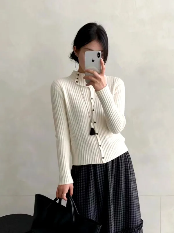 Elegant Minimalist Women's Cardigan, Knitted Long Sleeves, Versatile Fashion
