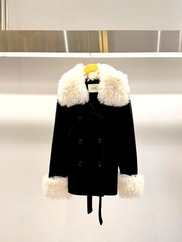 Fashion Women's Jacket with Plush Collar Design for Warmth and Comfort