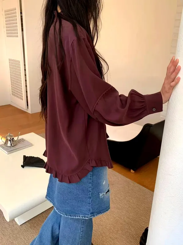 Elegant and Stylish Shirt in Soft Tones - Perfect with Jeans