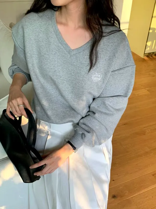 Stylish Casual Gray V-Neck Sweatshirt - Comfortable and Versatile