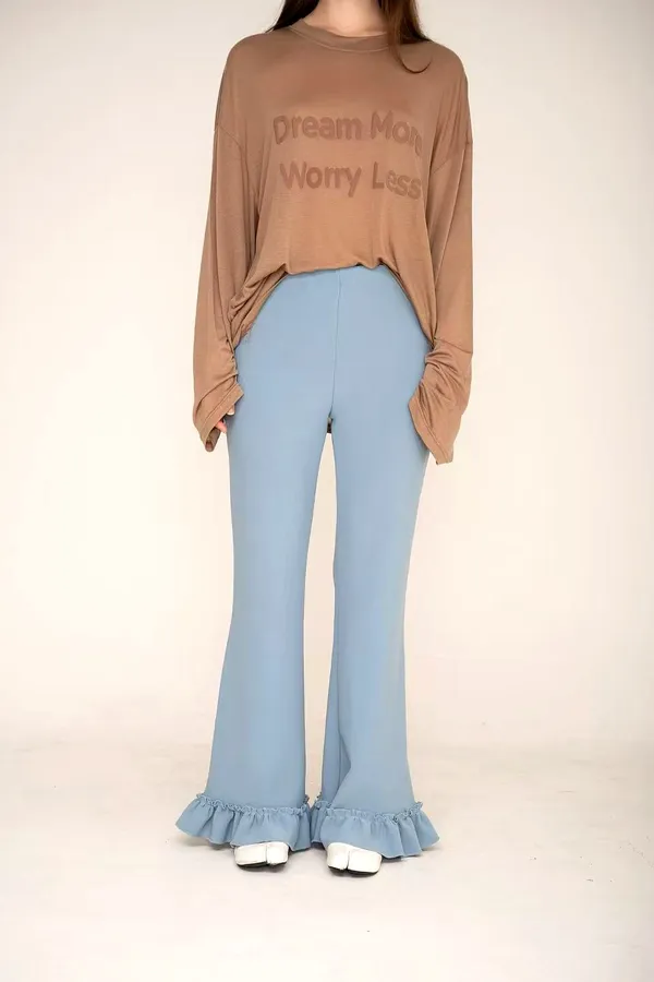 Stylish Casual Pants with Elegant Flowing Design for Various Occasions