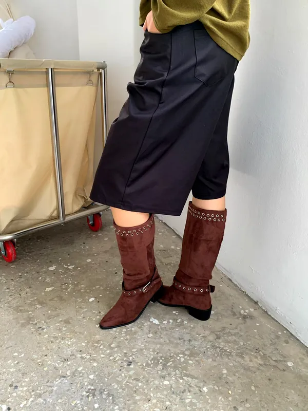 Stylish Women's Boots with Elegant Suede Design