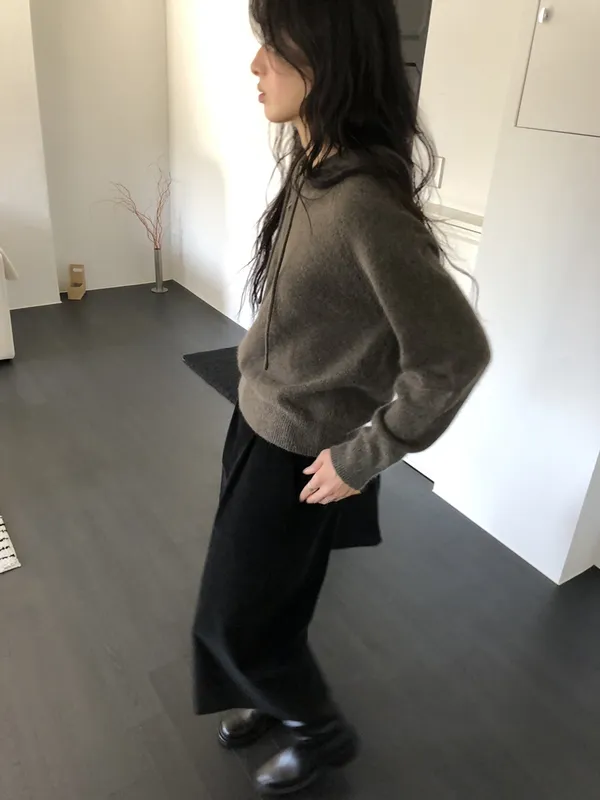 Simple and Comfortable Knitted Sweater, Warm and Fashionable