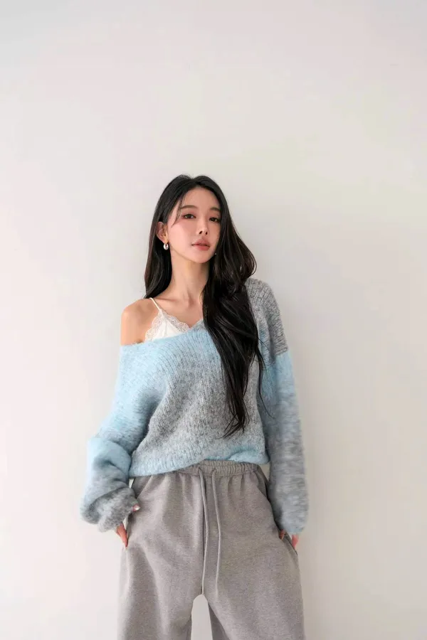 Fashionable Loose Sweater, Warm and Comfortable, A Must-Have for Fall and Winter