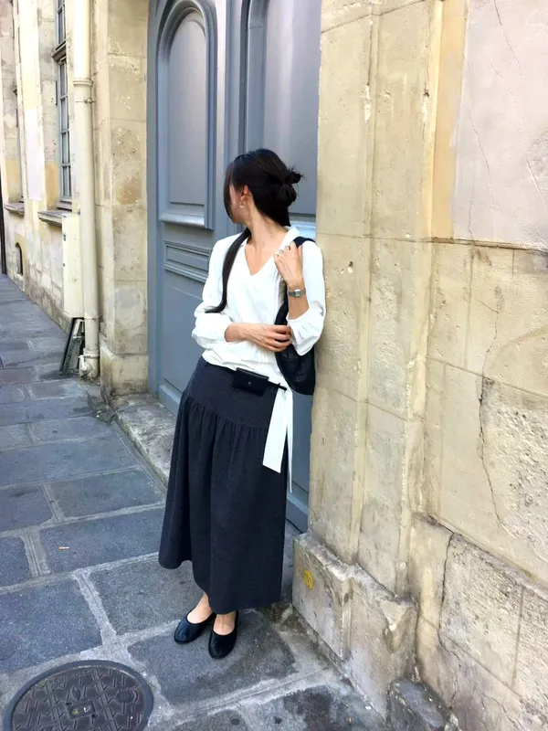 Elegant and Minimalist Women's Midi Skirt, Effortlessly Matches Various Styles