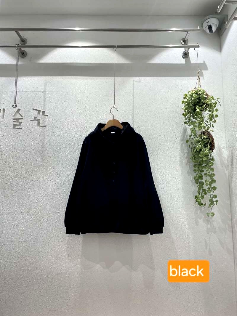 스타일리시한 블랙 여성 탑, 편안하고 다재다능한