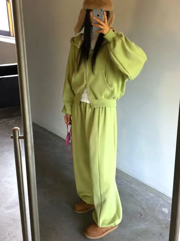 Fresh Green Casual Pants - The Perfect Choice for Comfort and Style