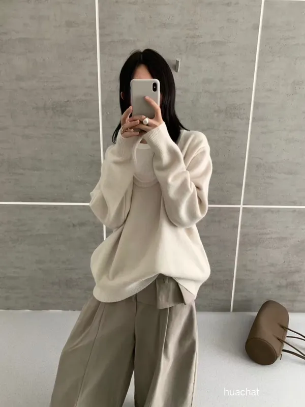Minimalist Loose Knit Sweater - Comfortable and Versatile