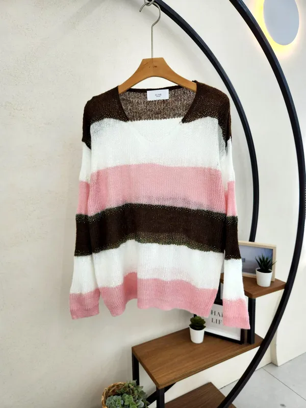 Fashionable Striped Sweater - Comfortable and Versatile for Fall and Winter