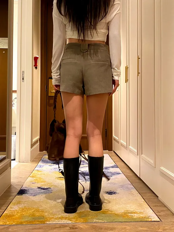 Stylish Women's Shorts - Elegant and Comfortable for Summer Outfits