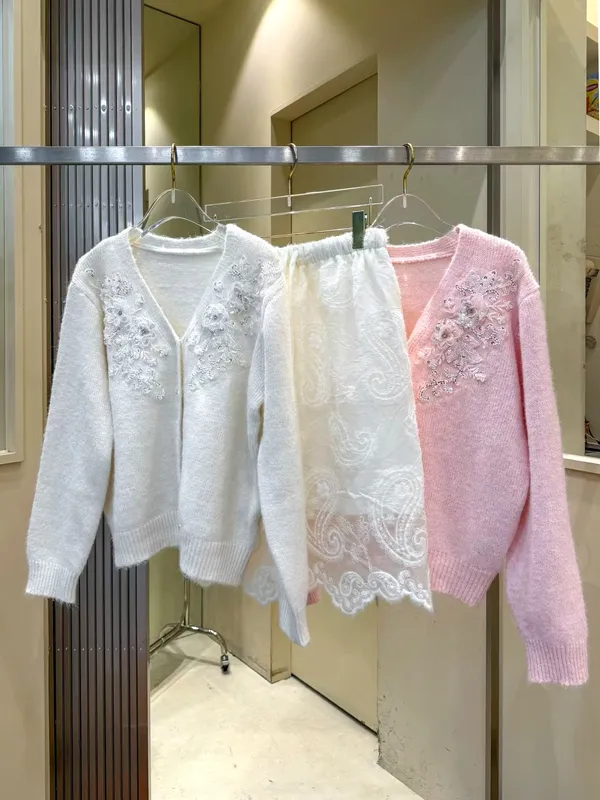 Elegant Embroidered Women's Cardigan Top, Warm and Comfortable
