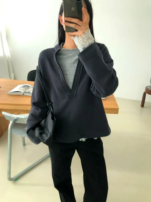 Stylish and Minimalist Women's Top for a Casual Look