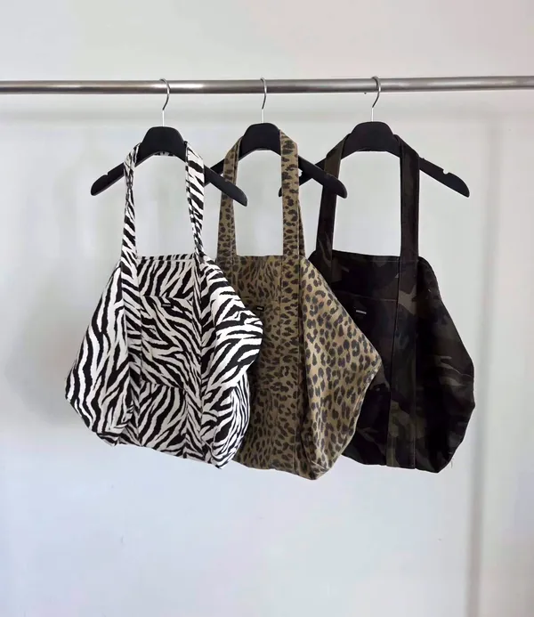 Trendy Women's Bag with Animal Print Design for Versatile Outings