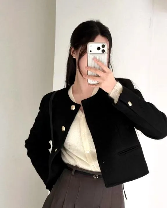 스타일리시하고 미니멀한 여성 자켓 - 우아하고 다재다능