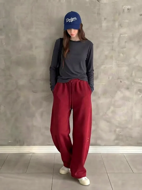 Stylish and Minimalist Long Sleeve T-Shirt, Comfortable and Versatile