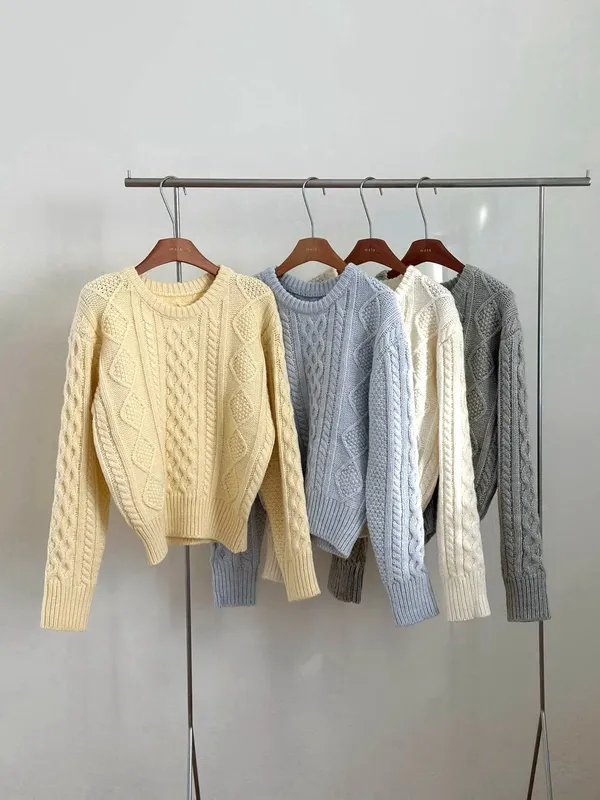 Stylish Knitted Sweater - Warm, Comfortable, and Versatile Essential
