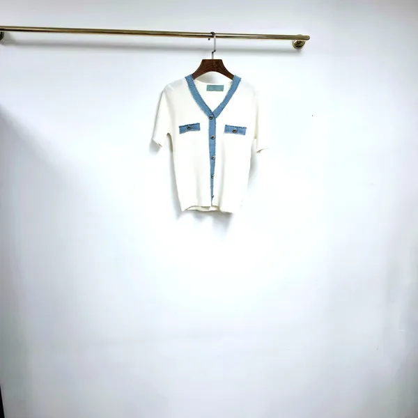 Stylish and Minimalist Women's Top, Comfortable and Breathable for Daily Wear