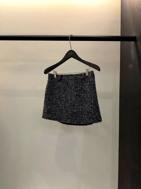 Chic Short Skirt, Elegant Style for Various Occasions