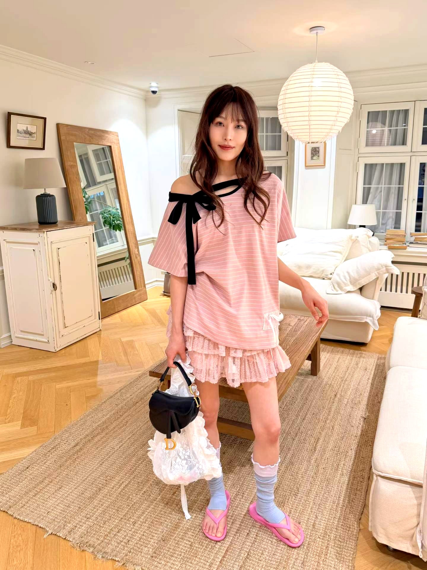 패셔너블 스트라이프 오프숄더 탑 - 우아함과 캐주얼의 조화