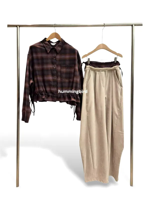 Stylish Plaid Shirt - Effortlessly Matches Various Styles