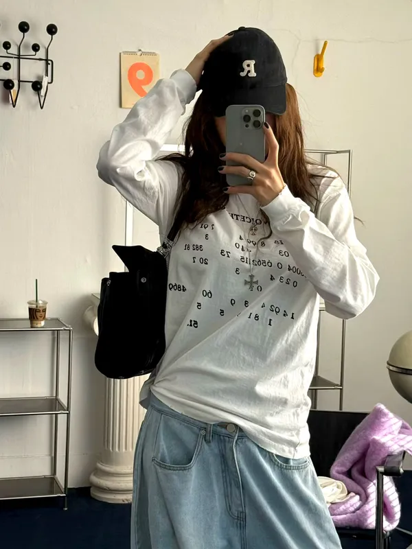 Fashionable and Minimalist Long Sleeve T-Shirt, Comfortable and Versatile for Daily Wear