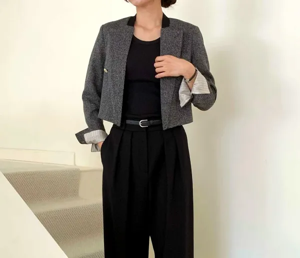 Stylish Women's Jacket with Elegant and Minimalist Design