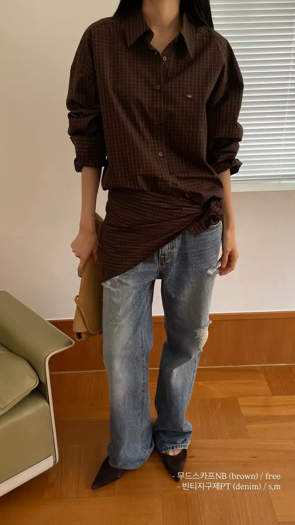 Stylish Striped Women's Outfit - Elegant Casual Style Shirt and scarf