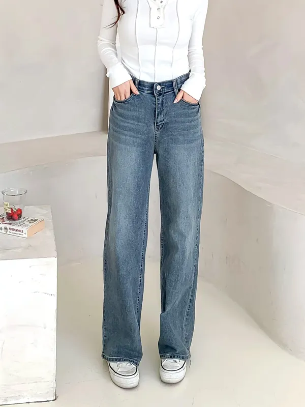 Stylish Loose Women's Denim Jeans - Comfortable and Versatile