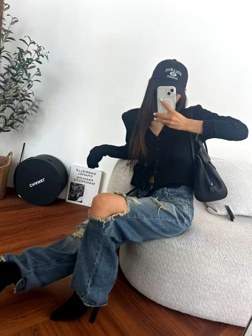 패셔너블한 찢어진 청바지 - 캐주얼하고 다재다능, 당신의 독특한 매력을 드러내세요