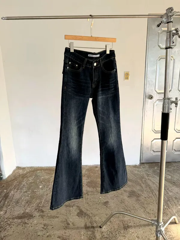 Stylish High-Waisted Jeans to Showcase Your Elegance
