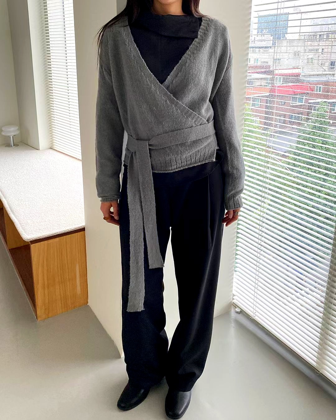 패셔너블한 회색 여성용 탑 - 편안하고 다재다능한 신상품