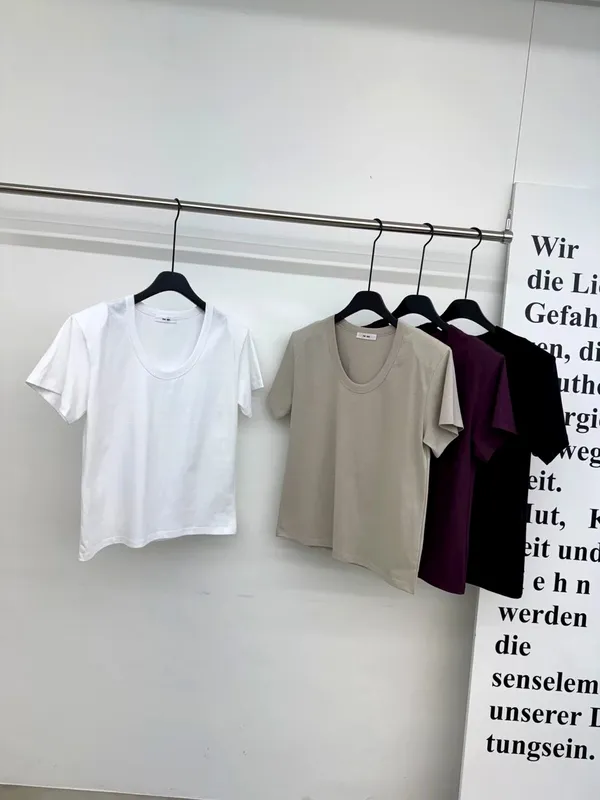 Minimalist Comfortable Round Neck Women's Top, Perfect for Everyday Wear