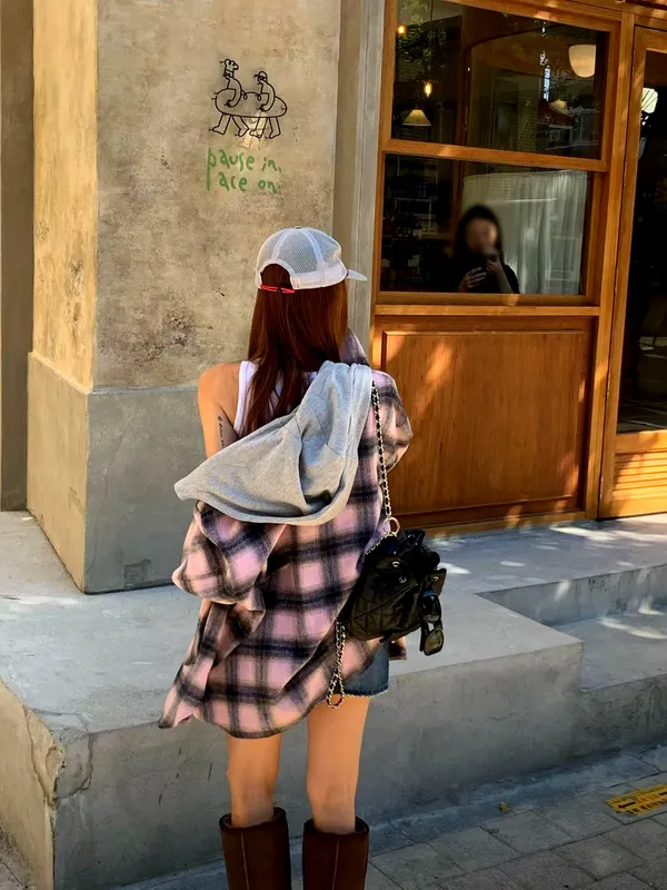 Stylish Women's Jacket with Plaid Design, Casual and Versatile