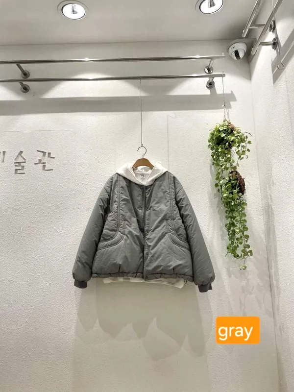 Stylish Gray Women's Jacket - Comfortable and Warm, Perfect Match