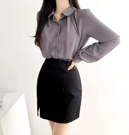 Elegant Women's Top with Lightweight Silky Fabric