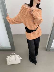 패셔너블한 루즈핏 오프숄더 스웨터, 가을 겨울 필수 아이템
