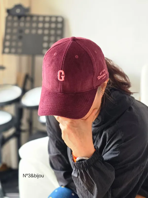 Fashionable Velvet Letter Embroidered Baseball Cap