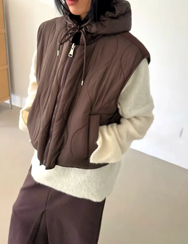 Stylish Women's Outerwear Vest - Warm and Comfortable, Perfect Match
