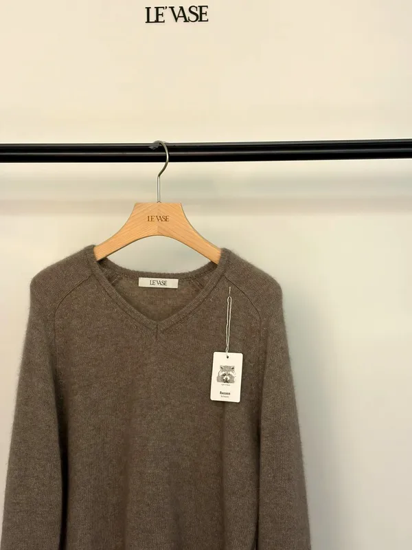 Elegant and Simple V-Neck Sweater for Women - Comfort and Warmth