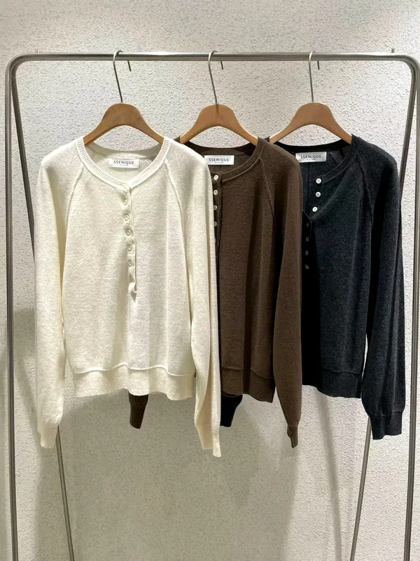 Minimalist Comfortable Women's Top with Classic Button Design