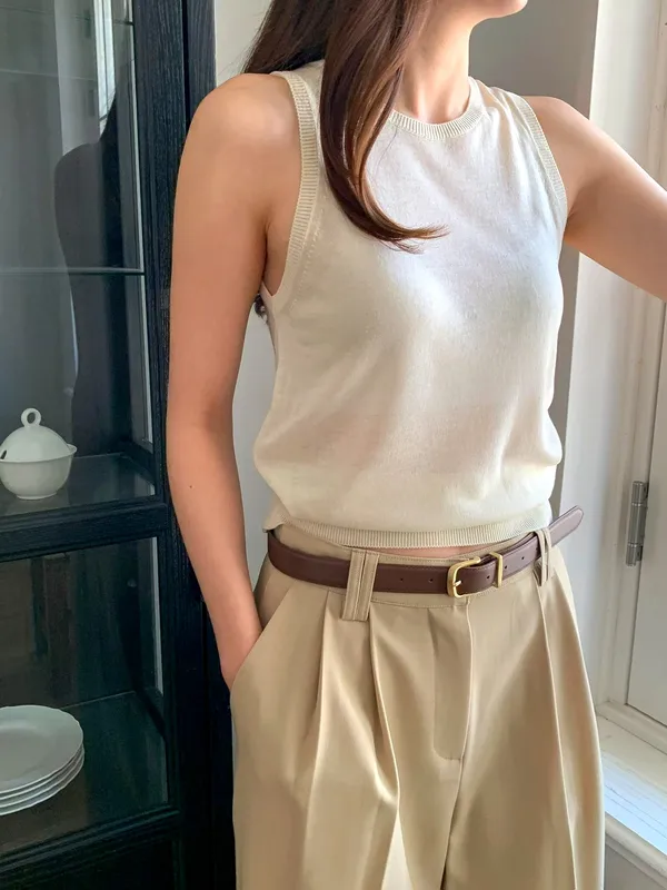 Minimalist Comfortable Women's Top, Perfect for Spring and Summer Styling
