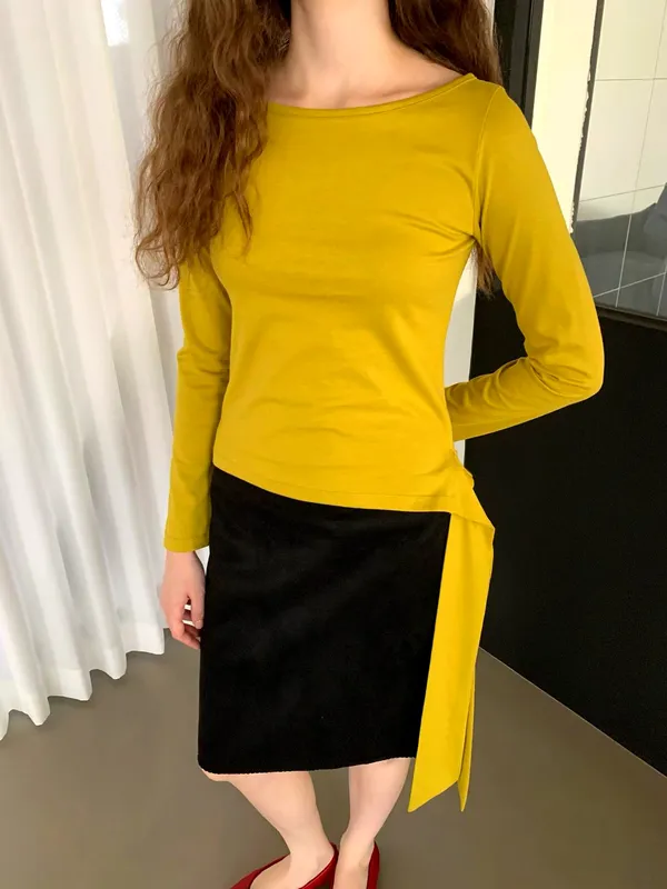 Stylish Minimalist Long Sleeve T-Shirt in Elegant Yellow
