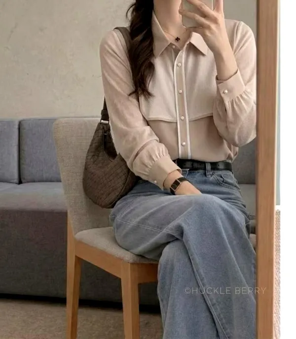 Elegant Women's T-Shirt, Lightweight and Breathable, Perfect with Jeans