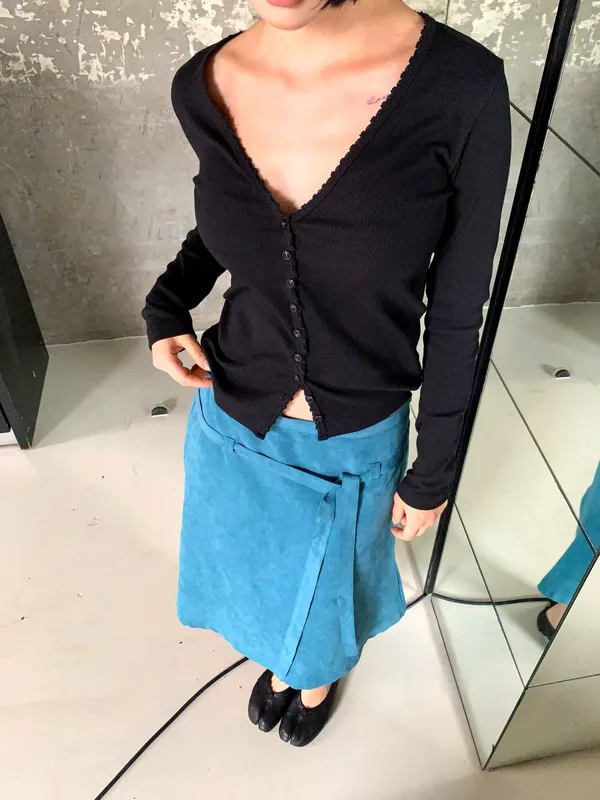 Elegant Slim-Fit Black Sweater, Showcasing Your Charming Curves