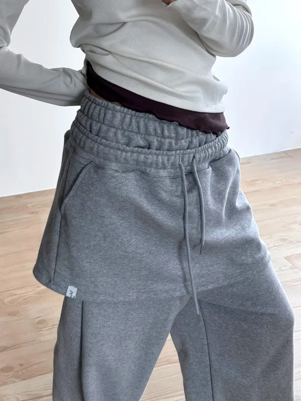 Minimalist and Comfortable Women's Top for Everyday Outfits