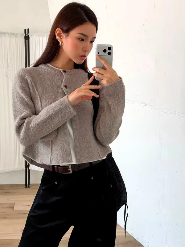Fashionable and Minimalist Women's Cardigan, Soft and Comfortable, Perfect Match