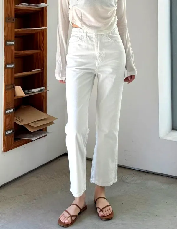 Stylish Versatile White Women's Pants with Comfortable Slim Fit Design