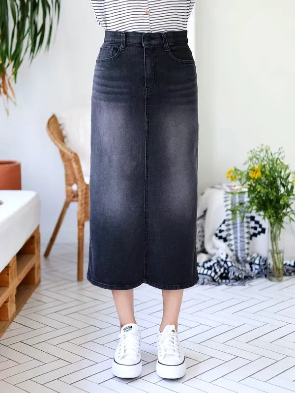 Fashionable Black Denim Skirt, Showcasing Elegant Charm